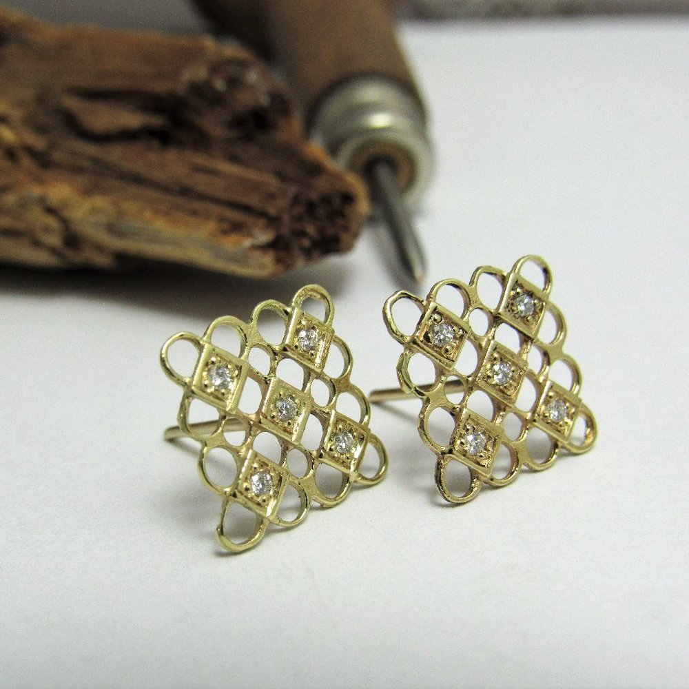 Gold earrings. 14k Yellow gold earrings with 0.10ct' Diamonds.